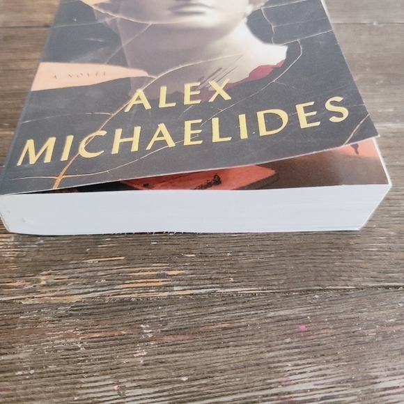The Maidens By Alex Michaelides Paperback Book - Picture 2 of 4